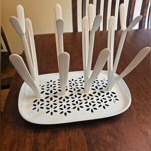Philips AVENT bottle drying rack.